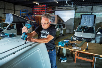Многофункциональный инструмент Makita DTM52Z синий/черный - купить недорого с доставкой в интернет-магазине