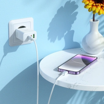 Сетевое зар./устр. Hoco C126A Pure power PD40W three-port(2C1A) charger(EU 40W (PD+QC) белый - купить недорого с доставкой в интернет-магазине