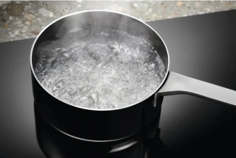 Индукционная варочная поверхность Electrolux EIS62443 черный - купить недорого с доставкой в интернет-магазине