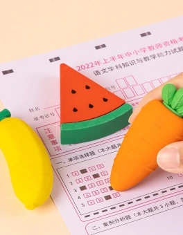 Ластик Deli VP414wat VP414PINK арбуз 54x23x16мм розовый блистер с европодвесом - купить недорого с доставкой в интернет-магазине