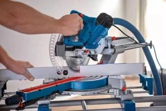 Торцовочная пила Bosch GCM 305-216 D 1200Вт 5200об/мин d=300мм - купить недорого с доставкой в интернет-магазине