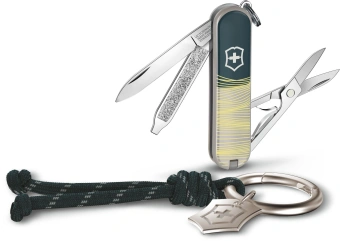 Нож перочинный Victorinox Classic SD New York Style (0.6223.E223) 58мм 7функц. серый подар.коробка в комплекте: шнурок - купить недорого с доставкой в интернет-магазине