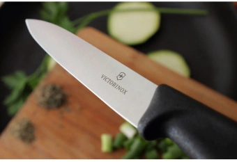 Нож кухонный Victorinox Swiss Classic (6.7703) стальной для чистки овощей и фруктов лезв.100мм прямая заточка черный - купить недорого с доставкой в интернет-магазине