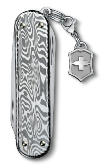 Нож перочинный Victorinox Classic Brilliant Damast (0.6221.34) 58мм 5функц. серебристый подар.коробка - купить недорого с доставкой в интернет-магазине
