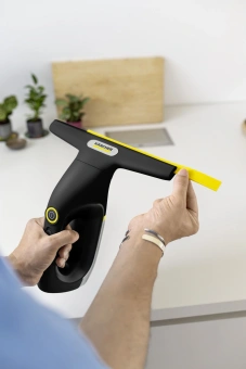 Мойщик окон Karcher WV 2 Universal Precision шир.скреб.:280мм пит.:от аккум. черный/желтый - купить недорого с доставкой в интернет-магазине