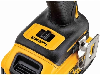 Шуруповерт DeWalt DCF887NT-XJ аккум. патрон:быстрозажимной - купить недорого с доставкой в интернет-магазине