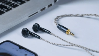Наушники вкладыши Fiio FF5 1.2м черный проводные в ушной раковине - купить недорого с доставкой в интернет-магазине