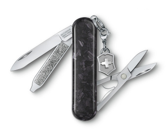 Нож перочинный Victorinox Classic Brilliant Carbon (0.6221.90) 58мм 5функц. черный/серебристый подар.коробка - купить недорого с доставкой в интернет-магазине