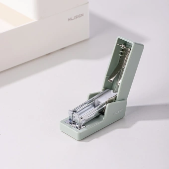 Степлер мини Deli ENS083GREEN ENS083 Linfini N10 24/6 (15листов) зеленый 15скоб металл/пластик блистер - купить недорого с доставкой в интернет-магазине