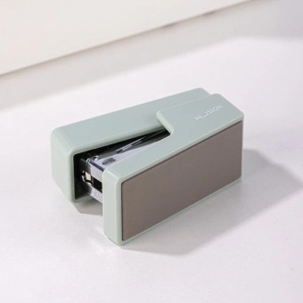 Степлер мини Deli ENS083GREEN ENS083 Linfini N10 24/6 (15листов) зеленый 15скоб металл/пластик блистер - купить недорого с доставкой в интернет-магазине