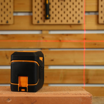 Уровень лазер. Deko DKLL11 2кл.лаз. цв.луч. красный 2луч. (065-0203) - купить недорого с доставкой в интернет-магазине