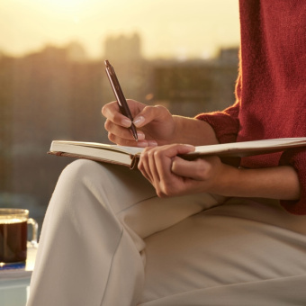 Ручка шариков. Parker IM Monochrome K328 (2190514) Burgundy PVD M син. черн. подар.кор. - купить недорого с доставкой в интернет-магазине