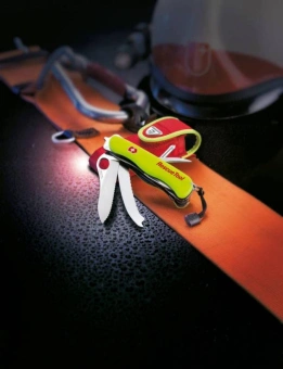 Нож перочинный Victorinox RescueTool One Hand (0.8623.MWN) 111мм 13функц. желтый карт.коробка - купить недорого с доставкой в интернет-магазине