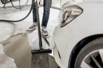 Строительный пылесос Karcher WD 4 V-20/5/22 1000Вт (уборка: сухая/сбор воды) желтый - купить недорого с доставкой в интернет-магазине
