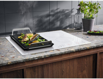 Индукционная варочная поверхность Electrolux LIV63431BW белый - купить недорого с доставкой в интернет-магазине