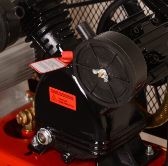 Компрессор поршневой Ресанта КП-100/400Р масляный 400л/мин 100л 2500Вт красный/черный - купить недорого с доставкой в интернет-магазине