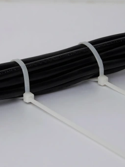 Хомут IEK UHH31-D036-300-100 300x3.6мм (упак:100шт) нейлон белый - купить недорого с доставкой в интернет-магазине