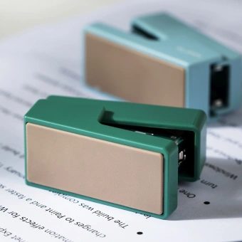 Степлер Deli NS083GREEN Nusign 24/6 26/6 (12листов) зеленый 40скоб блистер - купить недорого с доставкой в интернет-магазине