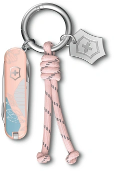 Нож перочинный Victorinox Classic SD Paris Style (0.6223.E221) 58мм 7функц. розовый подар.коробка в комплекте: шнурок - купить недорого с доставкой в интернет-магазине