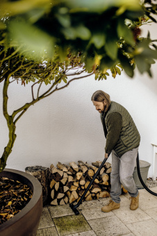 Строительный пылесос Karcher WD 2 Plus S V-15/4/18 1000Вт (уборка: сухая/сбор воды) желтый - купить недорого с доставкой в интернет-магазине