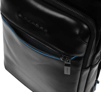 Рюкзак слинг мужской Piquadro Blue Square CA6589B2/N черный натур.кожа - купить недорого с доставкой в интернет-магазине
