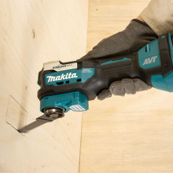 Многофункциональный инструмент Makita DTM52Z синий/черный - купить недорого с доставкой в интернет-магазине